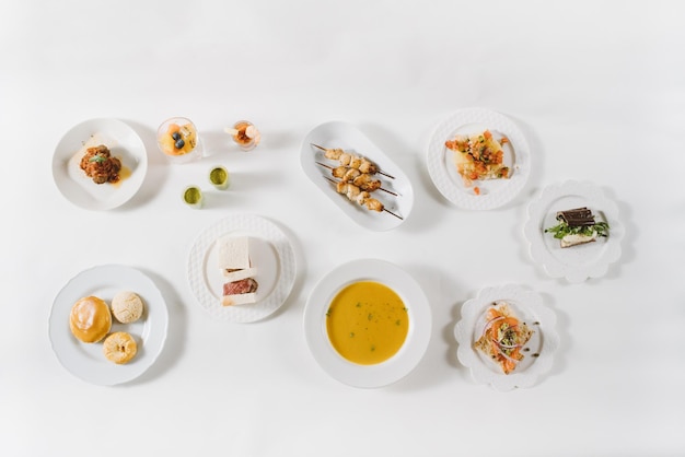 Три блюда на столе