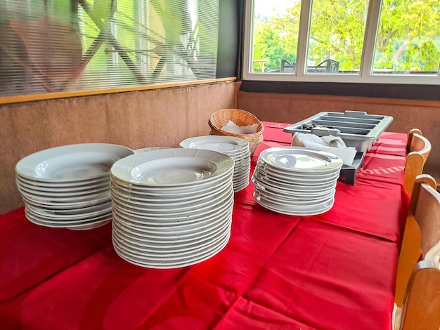 Тарелки с едой